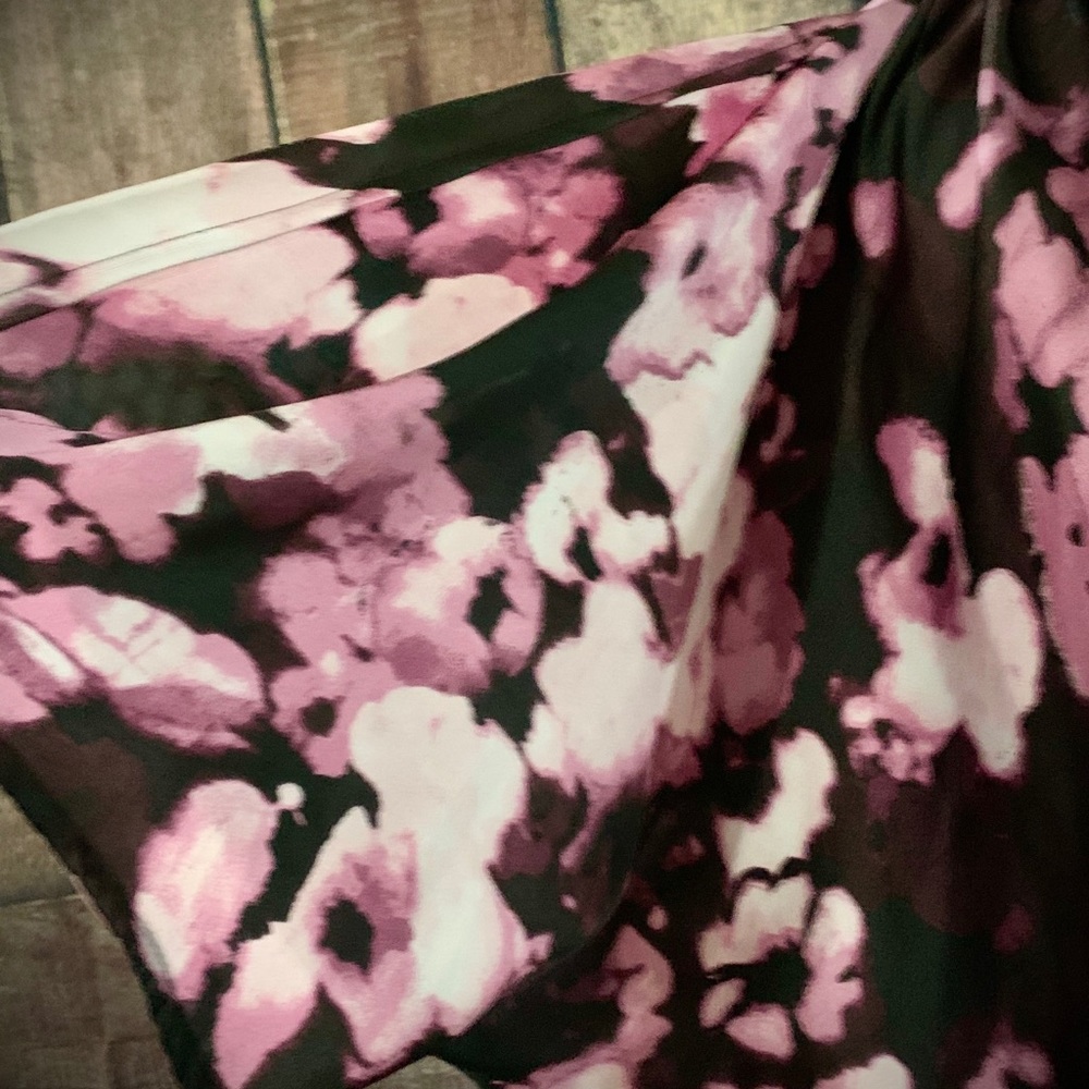 Cold shoulder top - Picture 2 of 3
